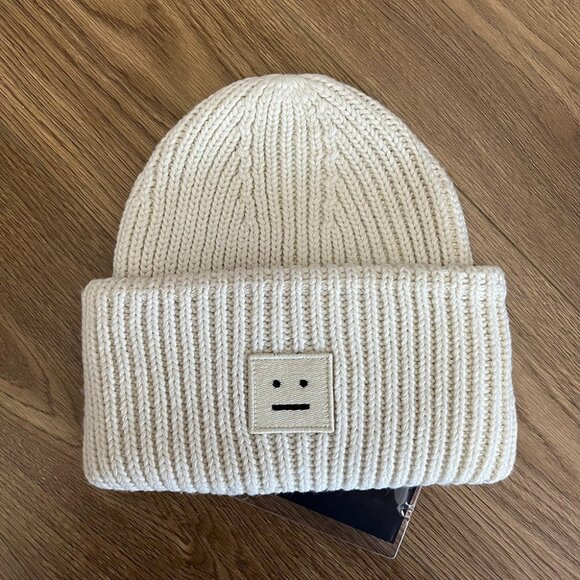 Acne Studios White knitted hat with embroidered smiley logo patch - Picture 1 of 6